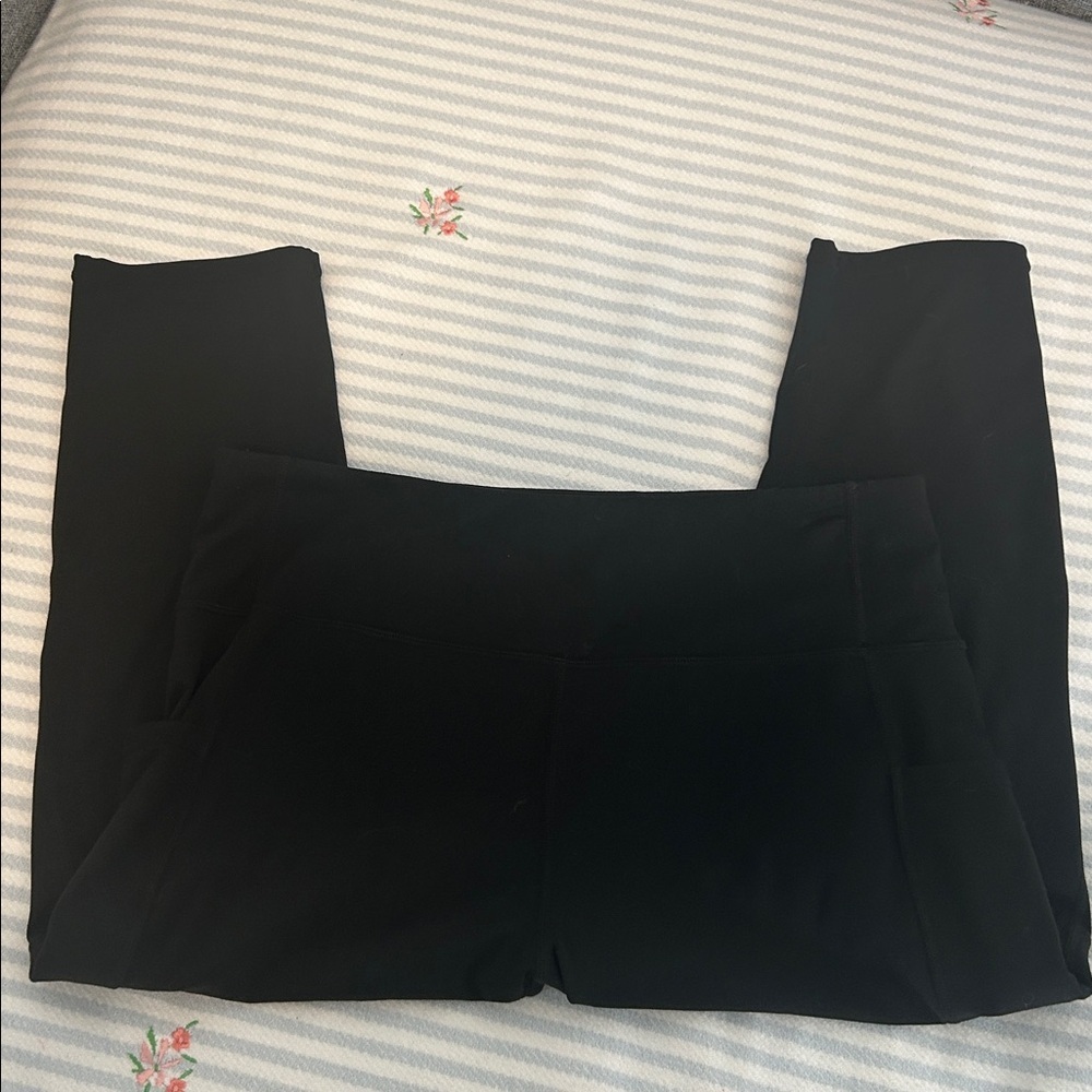 Stelle Capri Black Leggings. XL